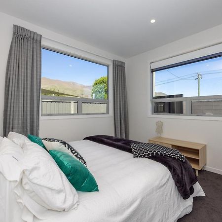 Prime Location On Warren St - 3 Bedroom Town House 瓦纳卡 外观 照片
