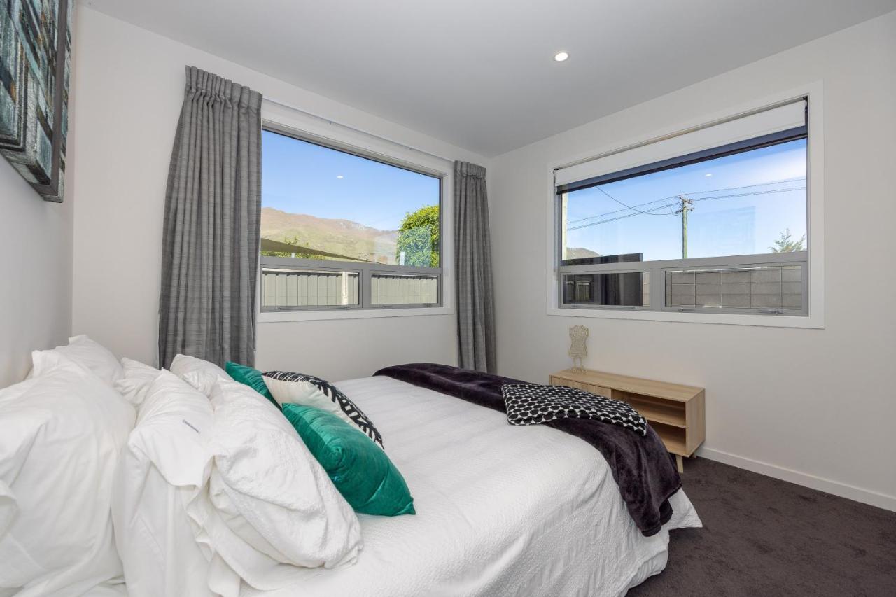 Prime Location On Warren St - 3 Bedroom Town House 瓦纳卡 外观 照片
