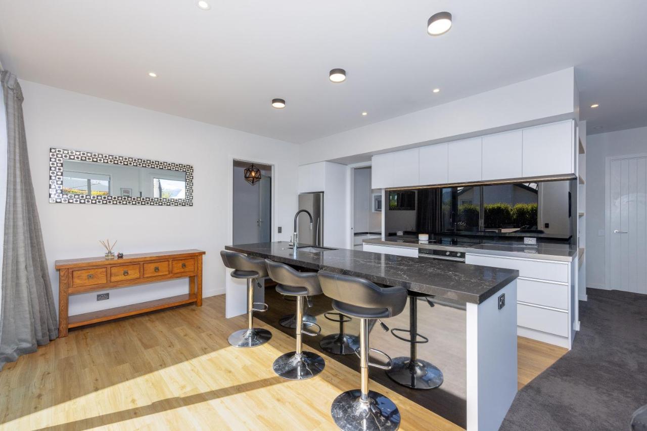 Prime Location On Warren St - 3 Bedroom Town House 瓦纳卡 外观 照片