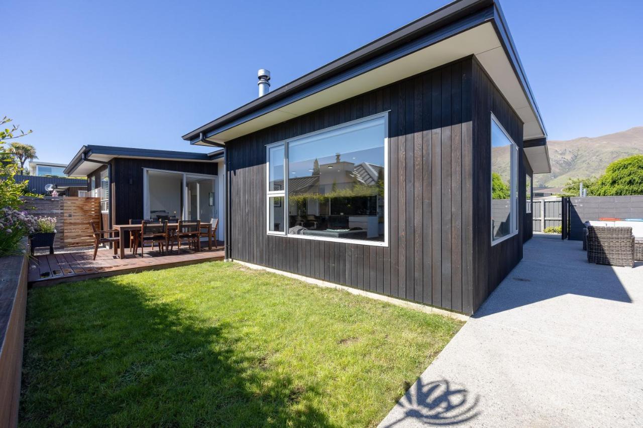 Prime Location On Warren St - 3 Bedroom Town House 瓦纳卡 外观 照片