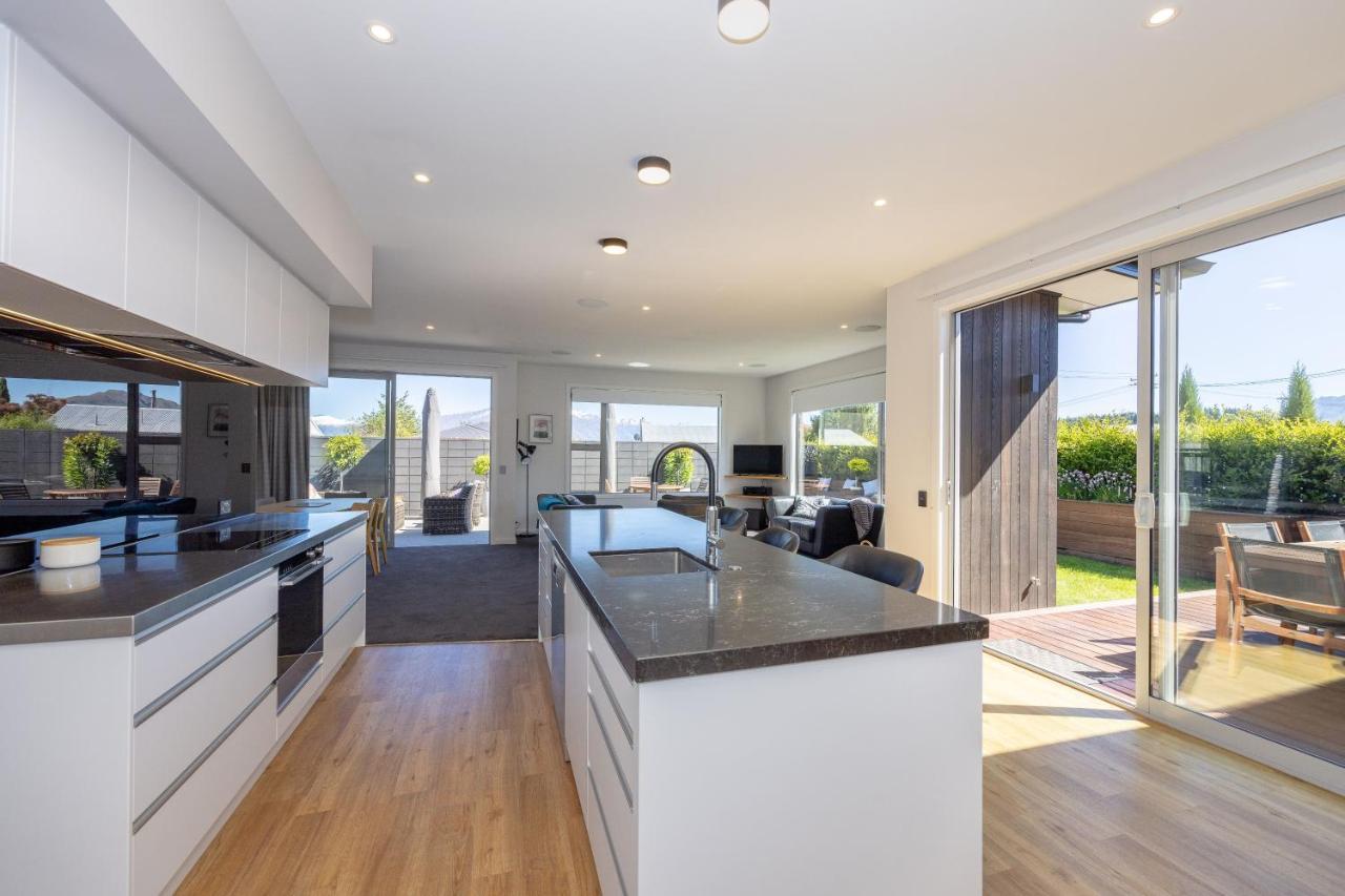 Prime Location On Warren St - 3 Bedroom Town House 瓦纳卡 外观 照片